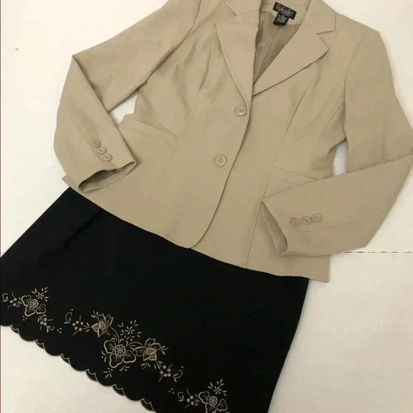 Tan 2 Button Lined Blazer‎ by Rafaela - Size 4P - Picture 1 of 7